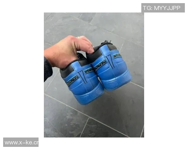 塔克晒出喷泡配色Book1PE球鞋引发热议超越布克本人魅力