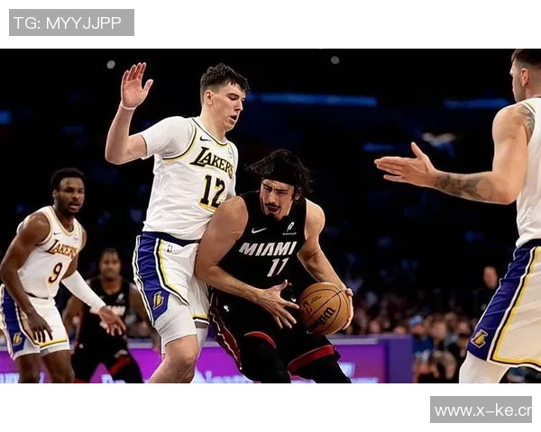 哈克斯高效表现12投10中砍下22分2篮板7助攻助球队获胜