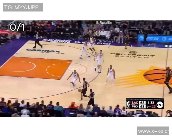 布克首节表现惊艳三分球全中助力球队轻松领先